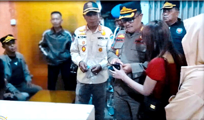 Razia penyakit masyarakat (pekat) di sejumlah kafe remang-remang dan tempat hiburan malam