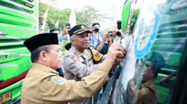 Gubernur Jambi, Dr. H. Al Haris, S.Sos, MH, melepas ratusan peserta mudik gratis di Terminal Tipe A Alam Barajo, Kota Jambi