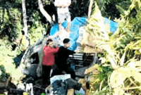 mobil Daihatsu Grand Max di laporkan mengalami kecelakaan tunggal hingga terperosok ke jurang