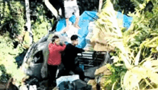 mobil Daihatsu Grand Max di laporkan mengalami kecelakaan tunggal hingga terperosok ke jurang