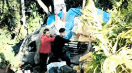 mobil Daihatsu Grand Max di laporkan mengalami kecelakaan tunggal hingga terperosok ke jurang