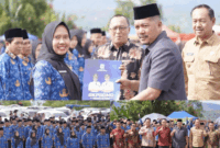 Kebijakan pembatasan belanja pegawai maksimal 30 persen berpotensi picu PHK massal. FOTO : Bupati Kerinci melantik dan membagikan SK PPPK Paruh Waktu