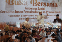  Gubernur Jambi Al Haris buka puasa bersama dengan insan media di kawasan Pondok Kito, Kota Jambi