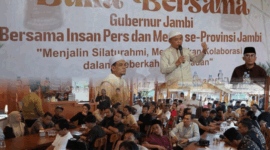  Gubernur Jambi Al Haris buka puasa bersama dengan insan media di kawasan Pondok Kito, Kota Jambi