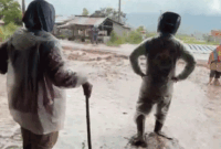 Hujan lebat disertai angin puting beliung melanda sebagian wilayah Kayu Aro dan Kecamatan Gunung Tujuh, Kerinci, Jambi pada Rabu (4/3/2026) siang sekira pukul 14.00 WIB.