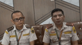 EKSPOR PINANG JAMBI - Kepala Balai Karantina Hewan Ikan dan Tumbuhan Jambi, Sudiwan Situmorang (kanan). Dia mengatakan ekspor pinang Jambi ke beberapa negara timur tengah, seperti Iran, Saudi Arabia, Pakistan, dan Uni Emirat Arab kena dampak konflik Iran vs Amerika-Israel, Jumat (6/3).