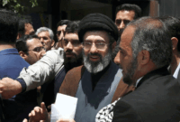 Mojtaba Khamenei, putra Pemimpin Tertinggi Iran Ayatollah Ali Khamenei, tengah, menghadiri rapat umum tahunan Quds, atau Hari Yerusalem di Teheran, Iran, pada 31 Mei 2019. Foto: AP Photo/Vahid Salemi