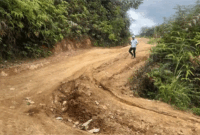 PRIORITAS PERBAIKAN-Pemprov Jambi menetapkan perbaikan jalan di Desa Ranah Pemetik sebagai prioritas 2026 guna mendukung konektivitas dan distribusi pertanian.