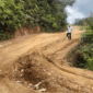 PRIORITAS PERBAIKAN-Pemprov Jambi menetapkan perbaikan jalan di Desa Ranah Pemetik sebagai prioritas 2026 guna mendukung konektivitas dan distribusi pertanian.