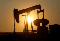 Ilustrasi kilang minyak Foto: Reuters/Todd Korol