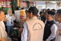 SIDAK PASAR - Wakil Gubernur Jambi, Abdullah Sani, melakukan inspeksi mendadak (sidak) pangan di Pasar Angso Duo Kota Jambi, Rabu (11/3/2026).