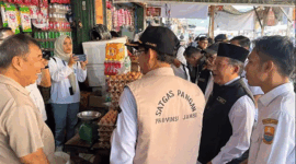 SIDAK PASAR - Wakil Gubernur Jambi, Abdullah Sani, melakukan inspeksi mendadak (sidak) pangan di Pasar Angso Duo Kota Jambi, Rabu (11/3/2026).