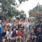 Ibu majelis taklim Almubaraqoh bersama anak yatim di Talang Lindung, (8/3).