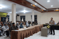 Kapolres Padang Panjang, AKBP Wisnu Hadi di depan pelamar masuk ke kepolisian