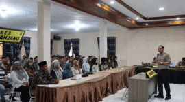 Kapolres Padang Panjang, AKBP Wisnu Hadi di depan pelamar masuk ke kepolisian