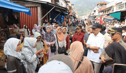 Wawako Azhar Hamzah turun langsung memantau kondisi pasar usai penertiban di Sungai Penuh