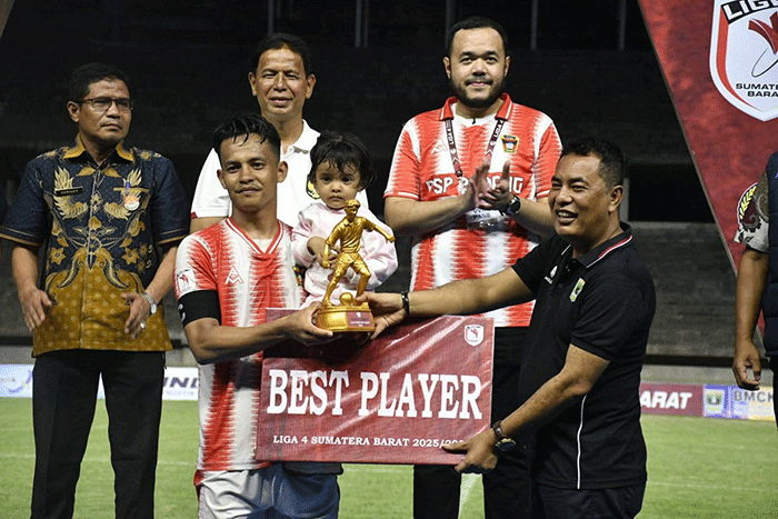Agung Wijaksono terpilih sebagai pemain terbaik Liga 4 Sumbar 2025/2026.