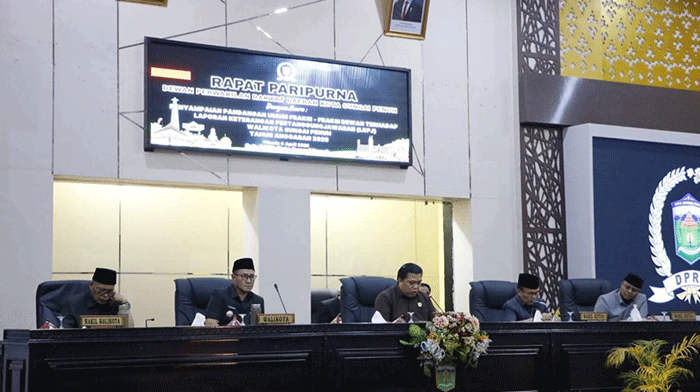 DPRD Kota Sungai Penuh menggelar rapat paripurna dengan agenda penyampaian pandangan umum fraksi terhadap Laporan Keterangan Pertanggungjawaban (LKPJ)