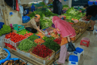 Pedagang sayuran dan hortikultura di pasar Padang Panjang.