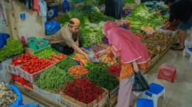 Pedagang sayuran dan hortikultura di pasar Padang Panjang.