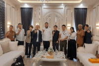 Foto bersama usai pertemuan yang membahas peluang bekerja di Jepang bagi lulusan UNP Padang.