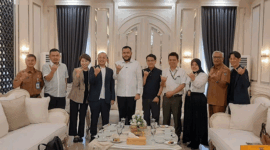 Foto bersama usai pertemuan yang membahas peluang bekerja di Jepang bagi lulusan UNP Padang.