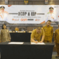 Walikota Padang Panjang, Hendri Arnis membubuhkan tandatangan pada peluncuran program ASN Corpu.
