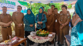 Turut hadir Ketua Tim penggerak PKK Kota Sungai Penuh, Ibu Sri Kartini Alfin, S.Kep, NS bersama para Pejabat Daerah Pemerintahan Kota Sungai Penuh