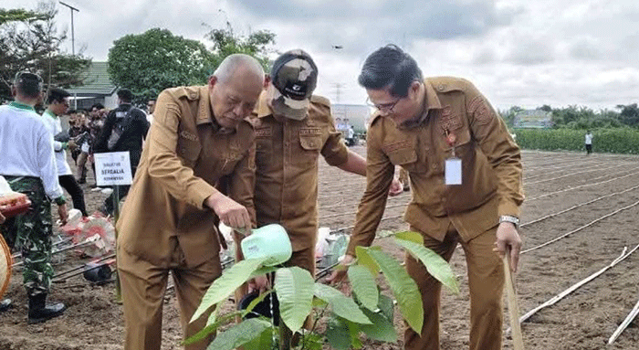 Wakil Wali Kota Azhar Hamzah menghadiri pelantikan HKTI Provinsi Jambi di Muaro Jambi