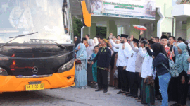 Wali Kota Padang Fadly Amran melepas 386 calon jemaah haji (CJH)