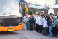 Melepas keberangkatan 386 calon jemaah haji Kota Padang.