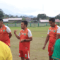 Pelatih PSPP Padang Panjang, Dian Rama Saputra saat latihan bersama di GOR Bancah Laweh.
