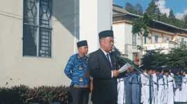 Sekda Alpian membacakan sambutan Menteri Dalam Negeri dengan tema “Dengan Otonomi Daerah Kita Wujudkan Asta Cita”