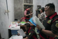 Kejari Tebo Geledah Kantor Desa Sungai Pandan, Sidik Kasus Pengelolaan Keuangan Desa--