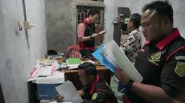 Kejari Tebo Geledah Kantor Desa Sungai Pandan, Sidik Kasus Pengelolaan Keuangan Desa--