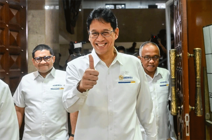 Menteri Keuangan Purbaya Yudhi Sadewa bersiap mengikuti rapat kerja bersama Komisi XI DPR di Kompleks Parlemen, Senayan, Jakarta, Senin (6/4/2026). Foto: Rivan Awal Lingga/ANTARA FOTO