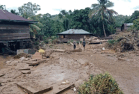 Banjir di Kecamatan Tiang Pumpung, Kabupaten Merangin, akibat luapan air Sungai Batang Tembesi, Minggu (26/4/2026). Lebih 409 rumah terendam air, jembatan putus. 