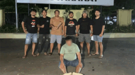 Satreskrim Polresta Padang mengamankan terduga pelaku penikaman terhadap kerabat sendiri di Kecamatan Kuranji, Kota Padang, Selasa (28/4/2026) malam. Kepala Subunit Operasional Satuan Reserse Kriminal Polresta Padang, Ipda Ryan Fermana sebut terduga pelaku menyerahkan diri usai menikam kerabatnya.