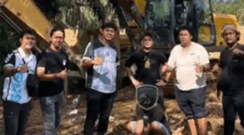Polres Bungo menangkap 4 pelaku tambang emas ilegal dan menyita satu unit alat berat di kawasan Desa Baru Pelepat, Kecamatan Pelepat, Kabupaten Bungo pada Selasa (28/4/2026). 