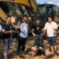 Polres Bungo menangkap 4 pelaku tambang emas ilegal dan menyita satu unit alat berat di kawasan Desa Baru Pelepat, Kecamatan Pelepat, Kabupaten Bungo pada Selasa (28/4/2026). 