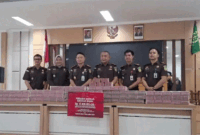 Kejari Tanjabbar berhasil mengembalikan Rp17,9 miliar kerugian negara dari kasus korupsi perkebunan sawit ilegal dan terus mengejar sisa kerugian hingga tuntas. 