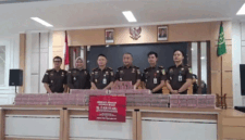 Kejari Tanjabbar berhasil mengembalikan Rp17,9 miliar kerugian negara dari kasus korupsi perkebunan sawit ilegal dan terus mengejar sisa kerugian hingga tuntas. 