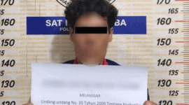 Tersangka berinisial GL (40) diamankan Satresnarkoba Polres Payakumbuh saat pengungkapan kasus peredaran narkotika jenis ganja, Rabu (29/4/2026). Dari tangan pelaku, polisi menyita barang bukti ganja dengan total berat mencapai 982,61 gram. 