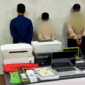 3 WNI ditangkap di Makkah karena melanggar peraturan haji, April 2026. Di meja tampak barang bukti yang diamankan. Foto: Dok. Security KSA