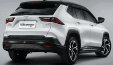 Toyota Yaris Cross HEV 2026 kini lebih bertenaga, irit, dan kaya fitur canggih. /