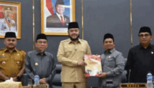 Setelah disahkan LKPj Walikota Padang disahkan DPRD.