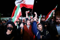 Ekspresi bahagia warga karena AS - Iran lakukan gencatan senjata selama dua pekan. (Reuters)