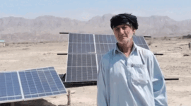 Panel surya di Pakistan meledak. (Zeeshan Nasir/ Al Jazeera)