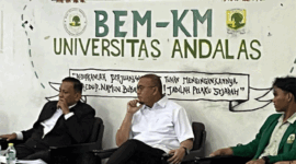Wakil Ketua Komisi VI DPR dari Partai Gerindra Andre Rosiade di Universitas Andalas, Padang, Sumatera Barat.  Foto: Dok. kumparanzoom-in-white
Perbesar
Wakil Ketua Komisi VI DPR dari Partai Gerindra Andre Rosiade di Universitas Andalas, Padang, Sumatera Barat.  Foto: Dok. kumparan