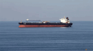 Kapal tanker minyak melintas di Selat Hormuz pada 21 Desember 2018. (Reuters/Hamad I Mohammed)